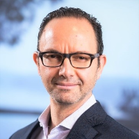 Ian Schnoor _Headshot 72 (2)